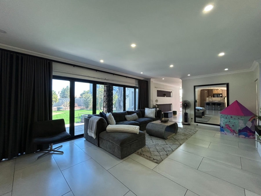 To Let 4 Bedroom Property for Rent in Sandown Western Cape